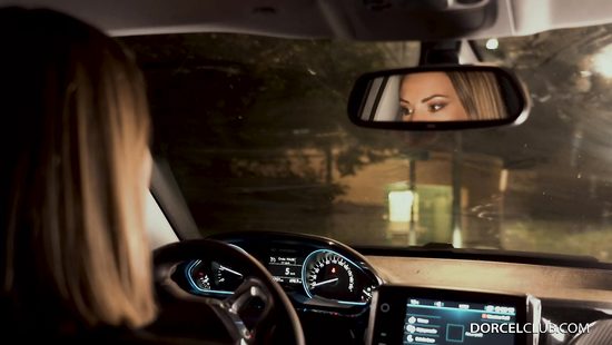 Claire Castel изменяет раком с очередным любовником в микроавтобусе на стоянке