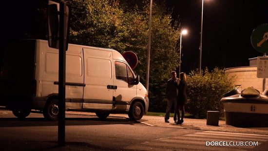 Claire Castel изменяет раком с очередным любовником в микроавтобусе на стоянке