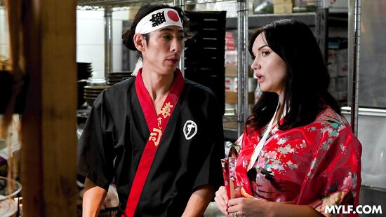 Суши-сет с доставкой из мошонки