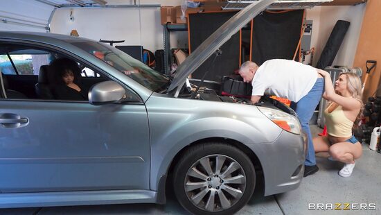 И снова застряла!