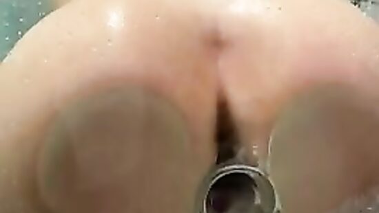 Так и душевую кабинку недолго сломать