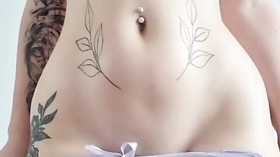 Даже в свободных трусиках тесно