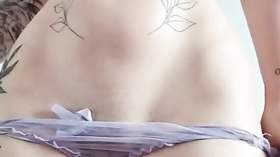 Даже в свободных трусиках тесно