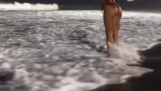 На таких батутах и в море не утонуть