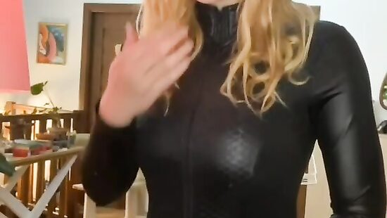 Со мной лучше не шутить, а то въе(вые)бу