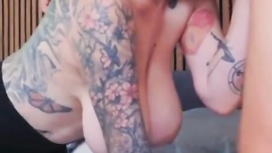 На таких четвереньках долго не простоишь