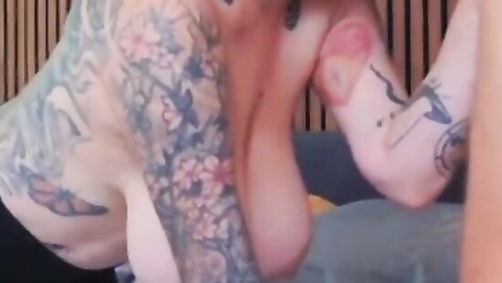 На таких четвереньках долго не простоишь