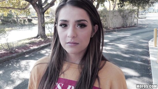 Инста-модель отсасывает пикаперу за деньги