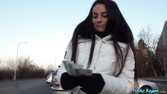 Развел стройную брюнетку на минет и секс за деньги