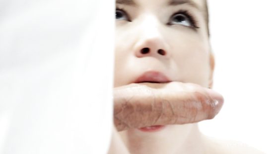 Самец жестко наказал непослушную супругу отодрав милашку в анал